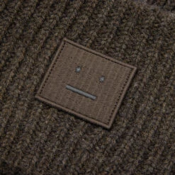 Acne Studios Face Logo Beanie - Grey/Brown 5 Acne Studios Face Logo Beanie - Grey/Brown -Urban Fashion Sales Acne Studios Face Logo Beanie Grey Brown C40135 GBR 11 08 22 Feature VR 3