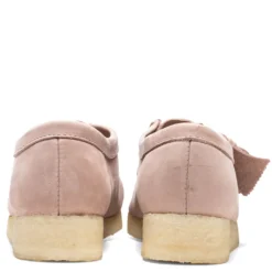 Clarks Wallabee - Blush Pink Lea 7 Clarks Wallabee - Blush Pink Lea -Urban Fashion Sales Clarks Wallabee Blush Pink Lea 26165558 07 28 22 Feature JP 5