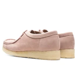 Clarks Wallabee - Blush Pink Lea 6 Clarks Wallabee - Blush Pink Lea -Urban Fashion Sales Clarks Wallabee Blush Pink Lea 26165558 07 28 22 Feature JP 6