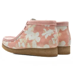 Clarks Women's Wallabee Boot - Pink Floral -Urban Fashion Sales Clarks Women s Wallabee Boot Pink Floral 26166096 06 01 22 Feature VR 4