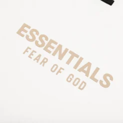 Essentials V-Neck - Cloud Dancer -Urban Fashion Sales Essentials V Neck Cloud Dancer 125BT234111F 10 18 23 Feature KN 5 44127c1c 66fc 4ca0 bf79 bb4178e407dc