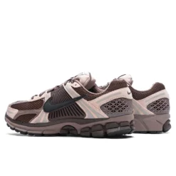 Nike Women's Zoom Vomero 5 - Plum Eclipse/Black/Pink Oxford -Urban Fashion Sales Nike Vomero 5 Women s Plum Eclipse Black Pink Oxford FV1166 200 10 20 23 Feature KN 5