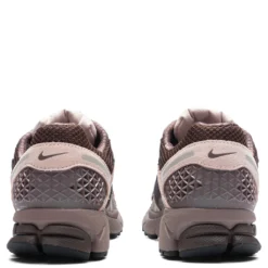 Nike Women's Zoom Vomero 5 - Plum Eclipse/Black/Pink Oxford -Urban Fashion Sales Nike Vomero 5 Women s Plum Eclipse Black Pink Oxford FV1166 200 10 20 23 Feature KN 6