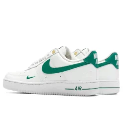 Nike Women's Air Force 1 '07 SE - Sail/Malachite/White/Metallic Gold 6 Nike Women's Air Force 1 '07 SE - Sail/Malachite/White/Metallic Gold -Urban Fashion Sales Nike Women s Air Force 1 07 SE Sail Malachite White Metallic Gold DQ7582 101 12 05 22 Feature JP 5