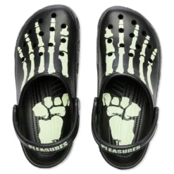 Pleasures X Classic Clog - Black -Urban Fashion Sales Pleasures x Crocs Classic Clog Black 208267 001 10 28 22 Feature VR 6
