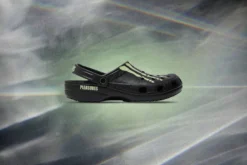 Pleasures X Classic Clog - Black -Urban Fashion Sales Pleasures x Crocs Classic Clog Black 208267 001 feature01 58db8401 bdce 49f9 9c88 2d3fc19b5319
